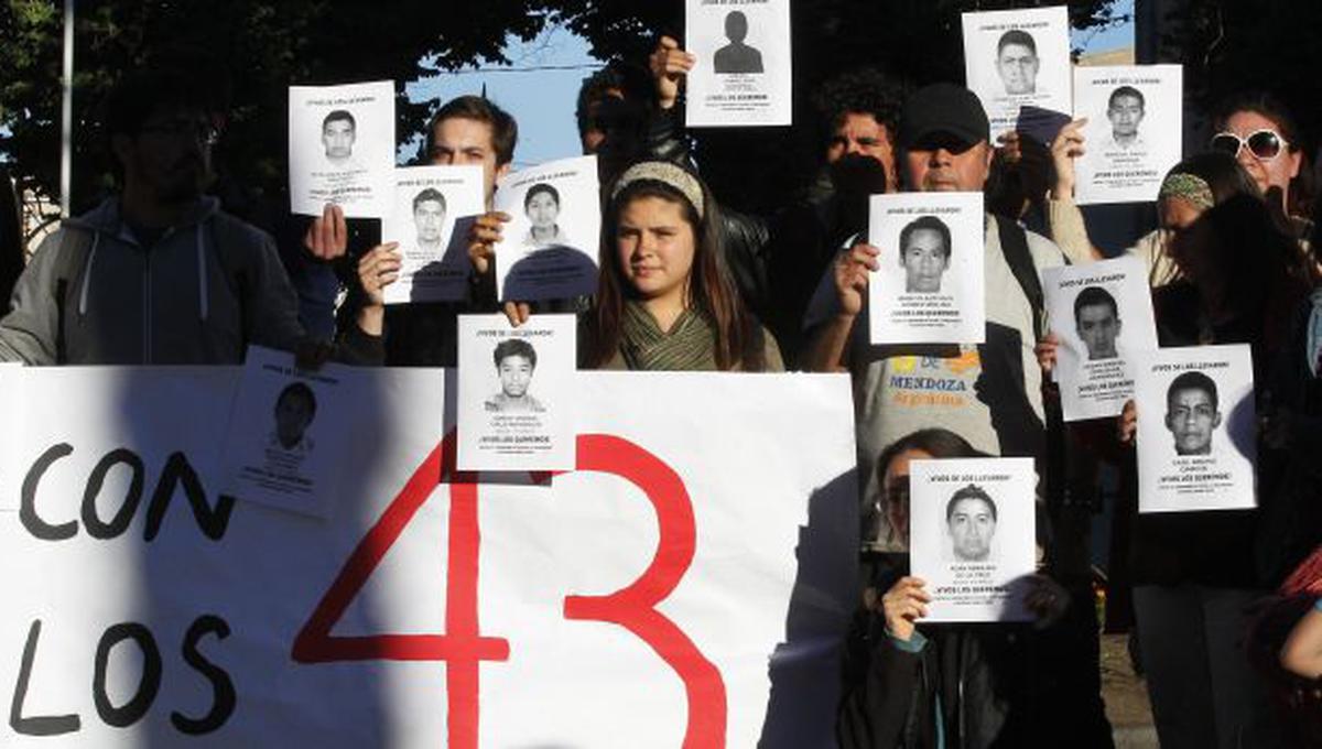 Facebook: poema a 43 estudiantes desaparecidos conmueve México