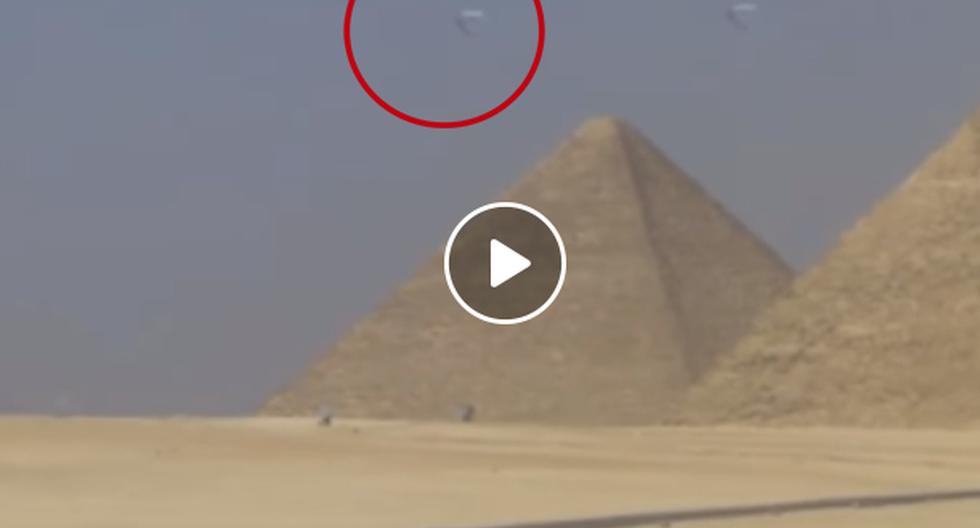YouTube nos muestra el video el que unos extraños OVNIS aparecieron encima de las pirámides de Guiza. (Foto: captura)