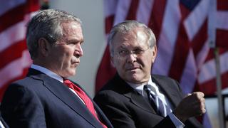 “Estados Unidos es más seguro” gracias a Donald Rumsfeld, dice el expresidente George W. Bush