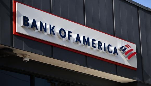 La señalización se muestra fuera de una sucursal de Bank of America en Rolling Hills Estates, California.