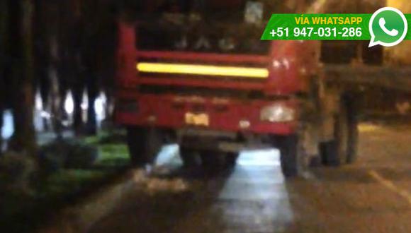 WhatsApp: trailer destruye vereda en San Borja (VIDEO)