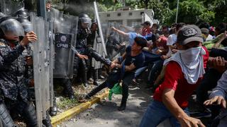 Venezuela: Policía y estudiantes se enfrentan durante protesta espontánea en Venezuela | FOTOS
