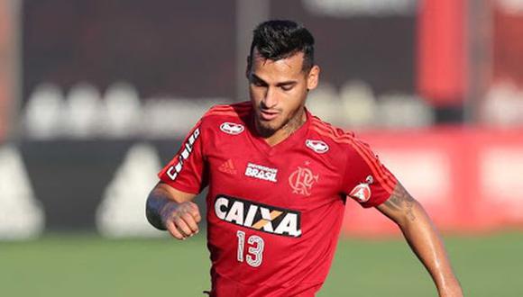 Miguel Trauco no acudió a los entrenamientos de Flamengo. Su ausencia fue tomada a mal por parte de la directiva y hasta planean multarlo por su desplante. Aunque existió una razón muy fuerte para que no se reportara. (Foto: AFP)
