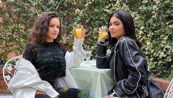 Ambas celebridades se conocieron debido a la participación de Rosalía en el nuevo disco de la ex pareja de Kylie Jenner (Foto: Instagram)