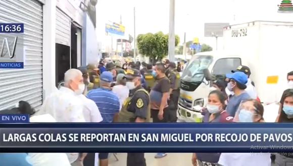 La policía trató de poner orden en las colas formadas en los alrededores del local de San Fernando en San Miguel | Captura de video: Canal N