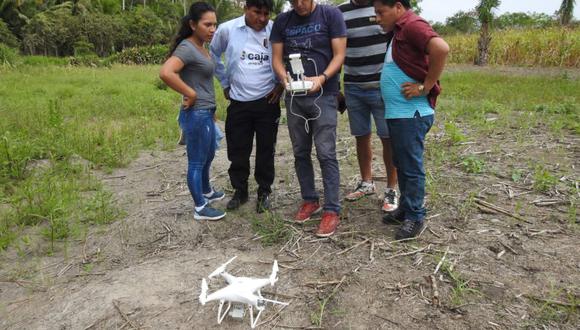 Concesionarios forestales de Madre de Dios aprenden a utilizar drones para vigilar sus bosques. Foto: Conservación Internacional – ACCA.