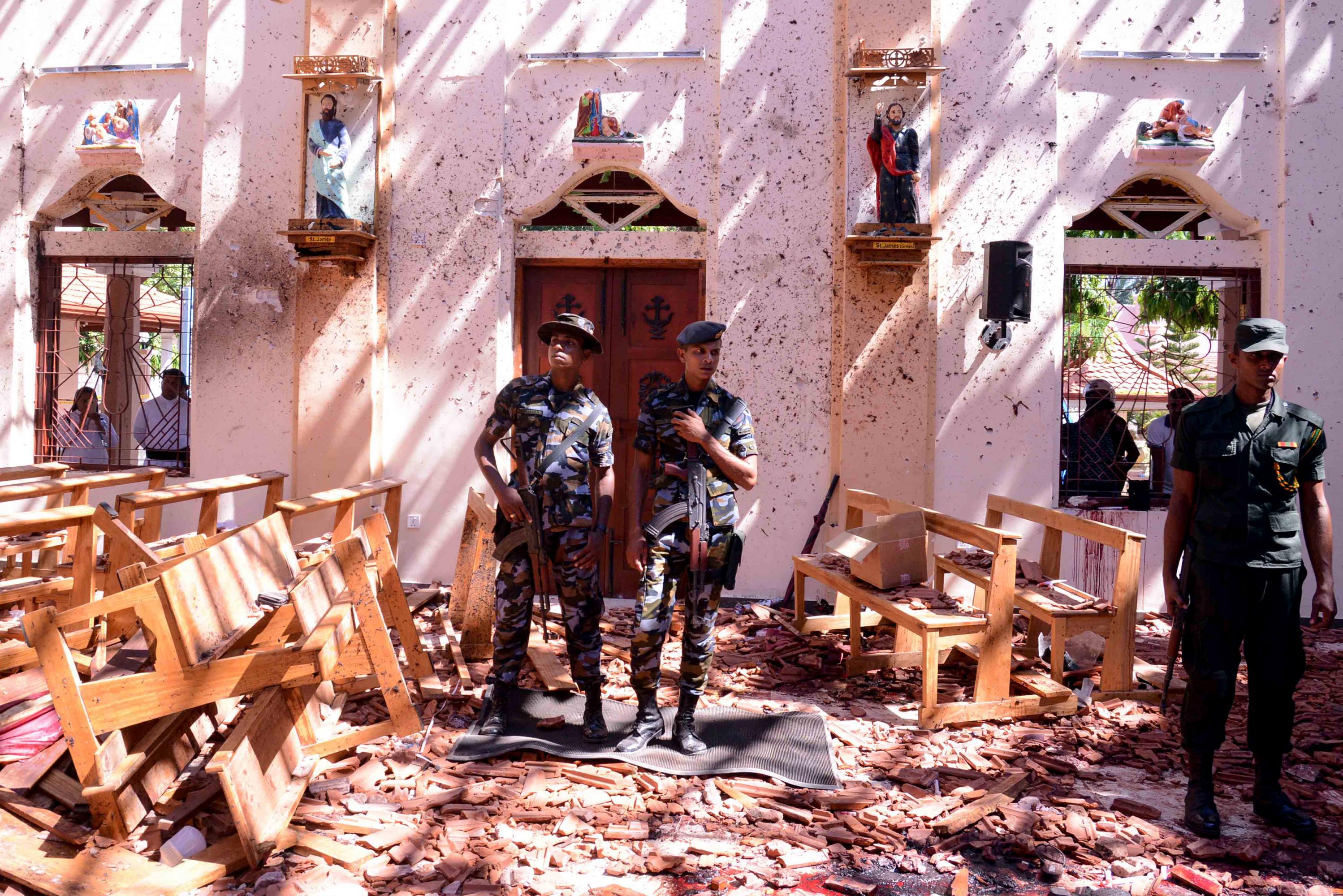 Iglesia de San Sebastián, en Negombo, quedó arrasada por la bomba que mató a decenas de personas. (Foto: AFP)