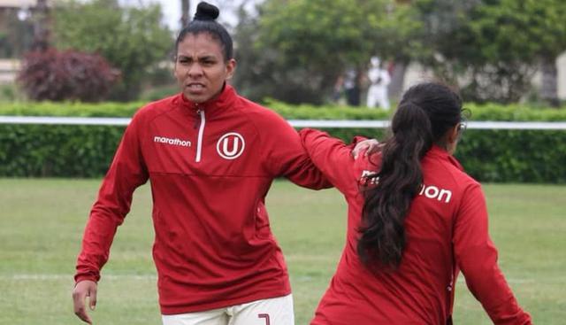 Kimbherly Flores es la hermana del atacante de la selección peruana y confesó que la aconseja. (Foto: @FutFemeninoU)