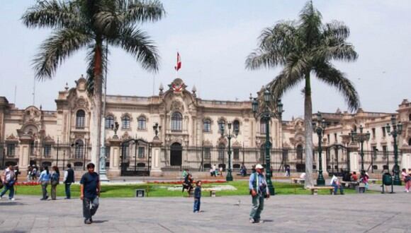 Un buen punto de inicio para un tour por Lima es la Plaza de Armas. (Foto: Shutterstock)