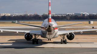 Es falso que 111 pilotos de avión murieran por las vacunas contra el coronavirus, como aseguran en redes sociales