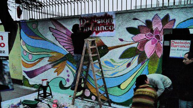 Candidato a la alcaldía pinta murales en Barranco - 1