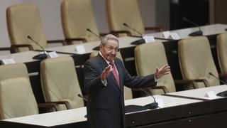 El expresidente cubano Raúl Castro reaparece en una ceremonia militar