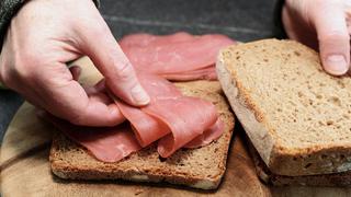 Francia recomienda comer menos de 150 gramos de charcutería a la semana por el riesgo de cáncer 
