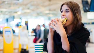 ¿Se puede entrar con comida al avión?