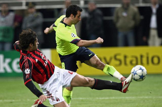 Giuly aprovecha el extraordinario pase de Ronaldinho y metió un bombazo para vencer las redes del Milan. (Foto: REUTERS)