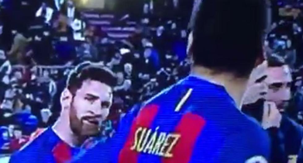 Lionel Messi tuvo un gesto de indignación contra Luis Suárez al término del partido | Foto: Captura