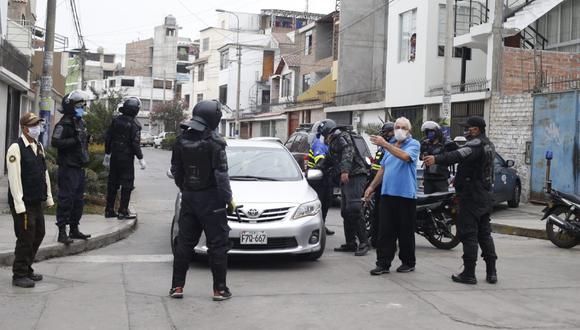 Cuatro delincuentes se enfrentaron a balazos con un grupo de policías en el distrito de San Luis. Dos sujetos, de nacionalidad venezolana, fueron capturados (Foto: El Comercio/Violeta Ayasta)