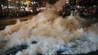Hong Kong: Manifestantes son repelidos con gases lacrimógenos | FOTOS