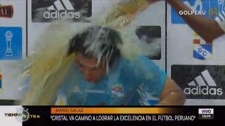 Sporting Cristal campeón: Mario Salas fue bañado en cerveza por sus futbolistas | VIDEO