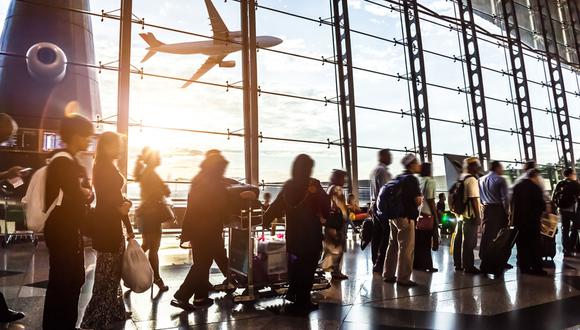 La Asociación Internacional de Transporte Aéreo (IATA) publicó datos que muestran un incremento en la recuperación de los viajes aéreos. Foto: Shutterstock