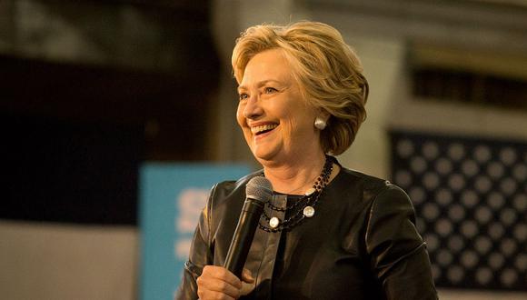 Hillary Clinton y Louise Penny publicarán una novela de suspense en octubre. (Foto: AFP)