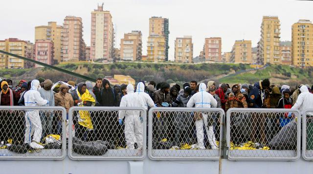 Italia: saturado centro de acogida de inmigrantes en Lampedusa - 5