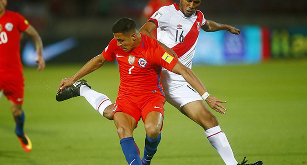 Carlos Lobatón solo jugó 34 minutos en el Perú vs Chile. (Foto: Getty Images)