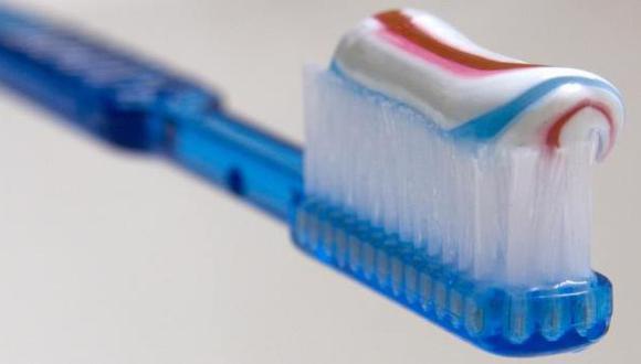 ¿Sabes qué se esconde en tu cepillo de dientes?