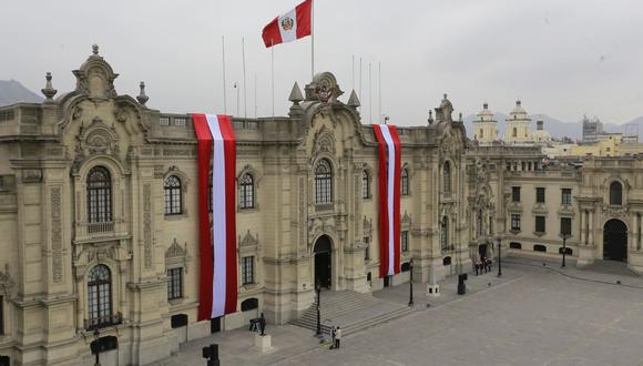 Palacio de Gobierno fue decorado con motivo del partido de la selección peruana contra Nueva Zelanda el mismo día que PPK brindó Mensaje a la Nación. (Foto: Andina).