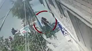 Ventanilla: arma de ‘raquetero’ se traba durante asalto a una joven | VIDEO