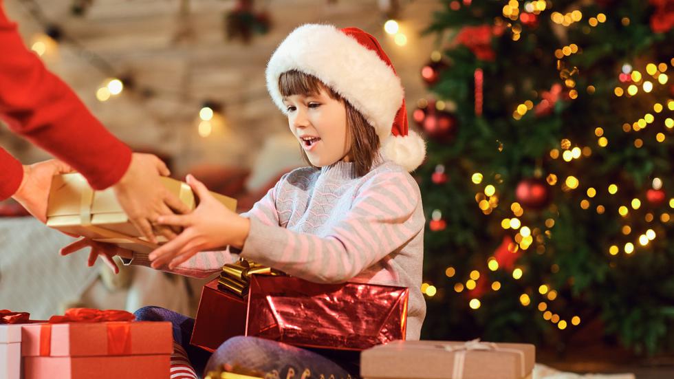 Atrás quedaron las muñecas y pelotas como únicas opciones para regalar en Navidad. Aquí te damos ideas novedosas para sorprender este 25 de diciembre. (Foto: Getty Images). 