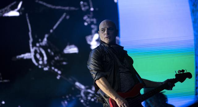 Zeta Bosio estuvo en el escenario acompañado de su hijo Simón, quien fue uno de los guitarristas del show. Foto: Gabriela Delgado (El Comercio)