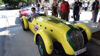 Museo rodante: Autos antiguos circulan impecables en Cuba