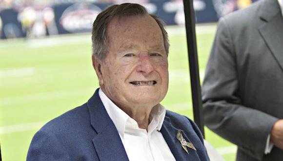 El ex presidente George H.W. Bush sale del hospital