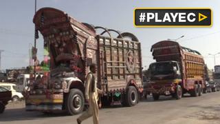 Camioneros de Pakistán honran a sus vehículos decorándolos