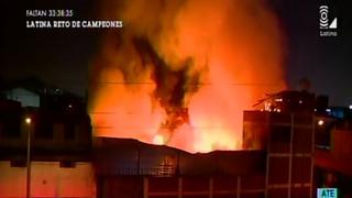 Dos incendios dejan en escombros almacén y fábrica de plásticos