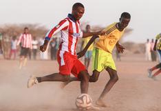 "Ellos también juegan", el fútbol como alivio para miles de refugiados [FOTOS]