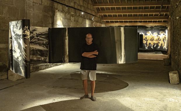 Roberto Huarcaya (Lima, 1959) is already in Arles working on setting up his exhibition at Les Recontres D'Arles.
