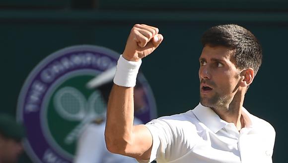 Novak Djokovic enfrenta este lunes (12:00 m. / ESPN) al tenista francés Adrian Mannarino, por la cuarta ronda de Wimbledon 2017. (Foto: AFP)