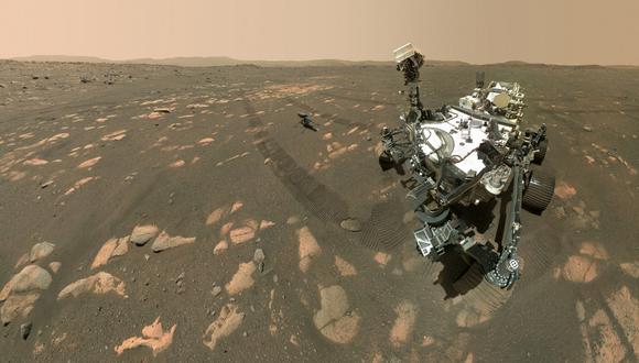 This NASA photo shows the Perseverance Mars rover in a selfie with the Ingenuity helicopter, seen here about 13 feet (3.9 meters) from the rover, on April 6, 2021, the 46th Martian day, or sol, of the mission and taken by the WATSON (Wide Angle Topographic Sensor for Operations and eNgineering) camera. - NASA is targeting no earlier than Sunday, April 11, for Ingenuity Mars Helicopter�s first attempt at powered, controlled flight on another planet. A livestream confirming Ingenuity�s first flight is targeted to begin around 3:30 a.m. EDT Monday, April 12. (Photo by Handout / NASA/JPL-Caltech/MSSS / AFP) / RESTRICTED TO EDITORIAL USE - MANDATORY CREDIT "AFP PHOTO / NASA/JPL-Caltech/MSSS" - NO MARKETING - NO ADVERTISING CAMPAIGNS - DISTRIBUTED AS A SERVICE TO CLIENTS