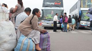 Pese a alza de pasajes, viajeros intentan salir de Lima [FOTOS]