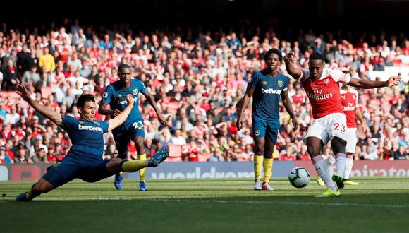 Arsenal consiguió su primera victoria en la temporada 2018-19. Con goles de Monreal y Welbeck, superó al West Ham, que empezó arriba en el marcador. (Foto: AFP)