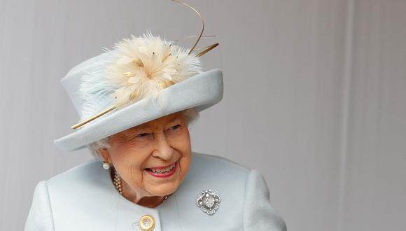La reina Isabel II de Gran Bretaña en el Castillo de Windsor, en Windsor. (Foto de Alastair Grant / PISCINA / AFP)