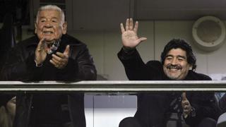 Argentina de luto ante Colombia por muerte de padre de Maradona