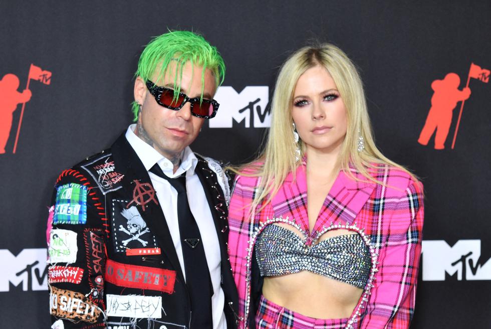 Avril Lavigne could not miss on the red carpet of the MTV VMAs 2021. (Photo: AFP).