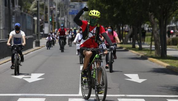 En las calles de la capital cada vez se observa a más ciclistas. (Foto: Lino Chipana / @photo.gec)