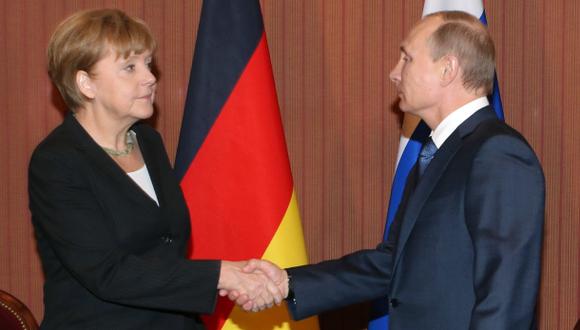 El frío encuentro entre Putin y Merkel en Normandía
