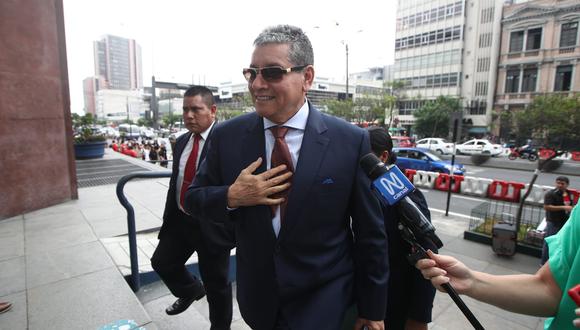 Ex jefe de la PNP, Jorge Angulo, llegó a la sede del Ministerio Público antes de las 11 am