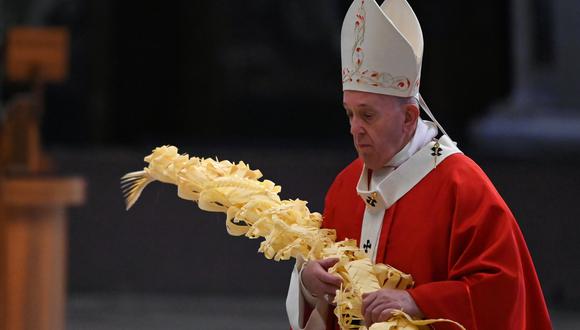 El papa Francisco celebra misa de Domingo de Ramos sin fieles por el coronavirus. (Foto: Alberto Pizzoli/Pool via REUTERS).