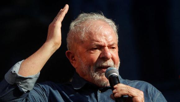 El expresidente de Brasil, Luiz Inacio Lula da Silva, que se presentará a las elecciones de octubre, habla mientras participa en un evento organizado por los sindicatos durante el Día del Trabajador en Sao Paulo, Brasil.